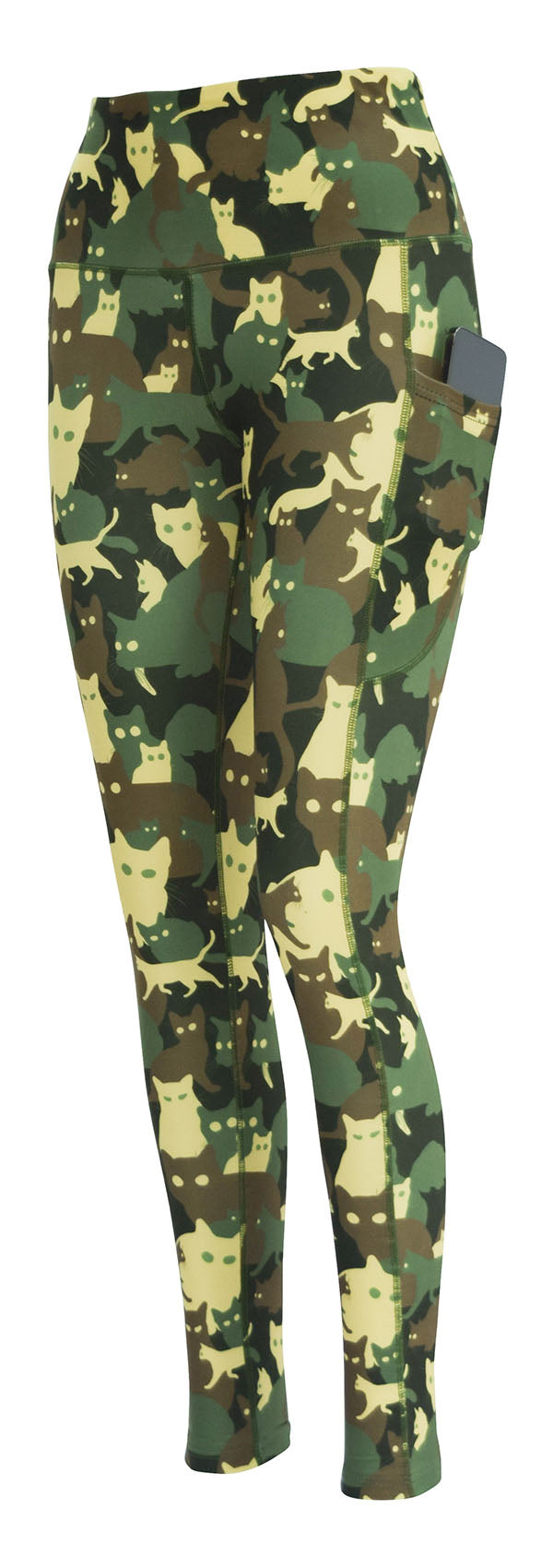 Leggings with catoflage print and deep side pockets for keys and phone, featuring extra stitching for a structured feel.