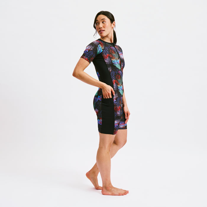 Model:Kia is 5'7" and wears a medium