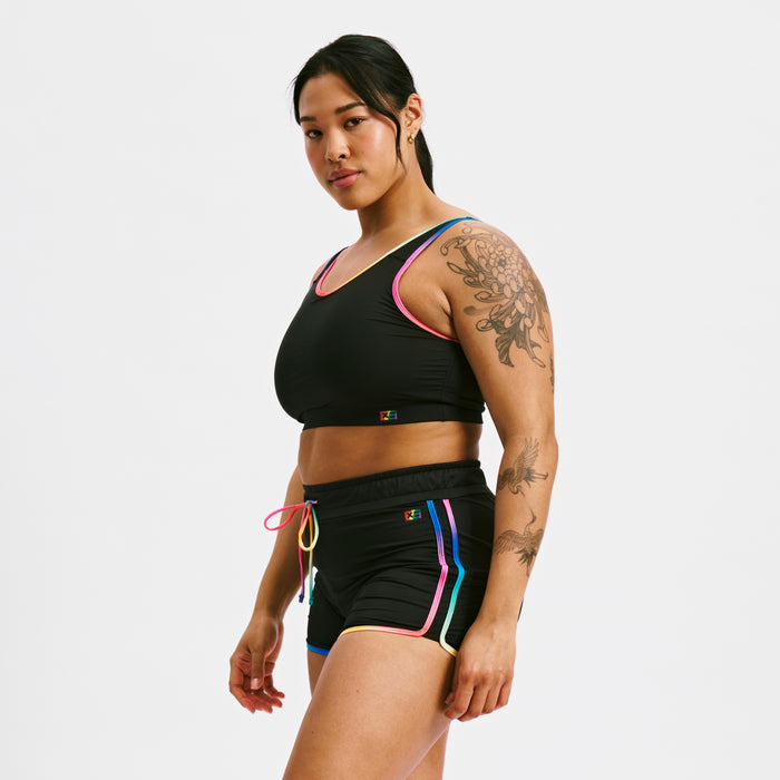 Model:Taylor is 5'7" and wears a large