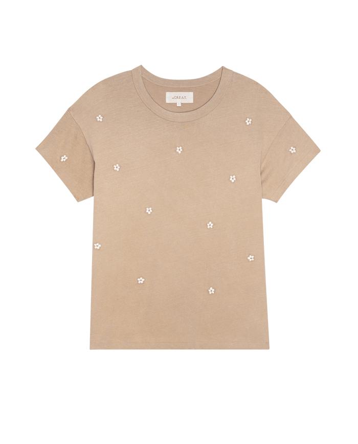 The Boxy Crew tee from THE GREAT. SP25 D2 is a khaki shirt adorned with delicate daisy embroidery across the front.