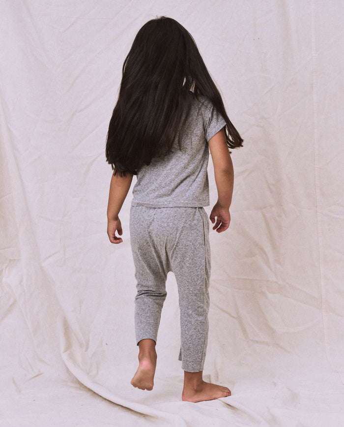 The Little Jersey Crop. -- Heather Grey SWEATPANTS THE GREAT. FALL 22 LITTLE