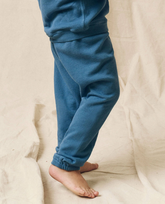 The Little Stadium Sweatpant. Solid -- Glacier Blue SWEATPANTS THE GREAT. HOL 23 LITTLE