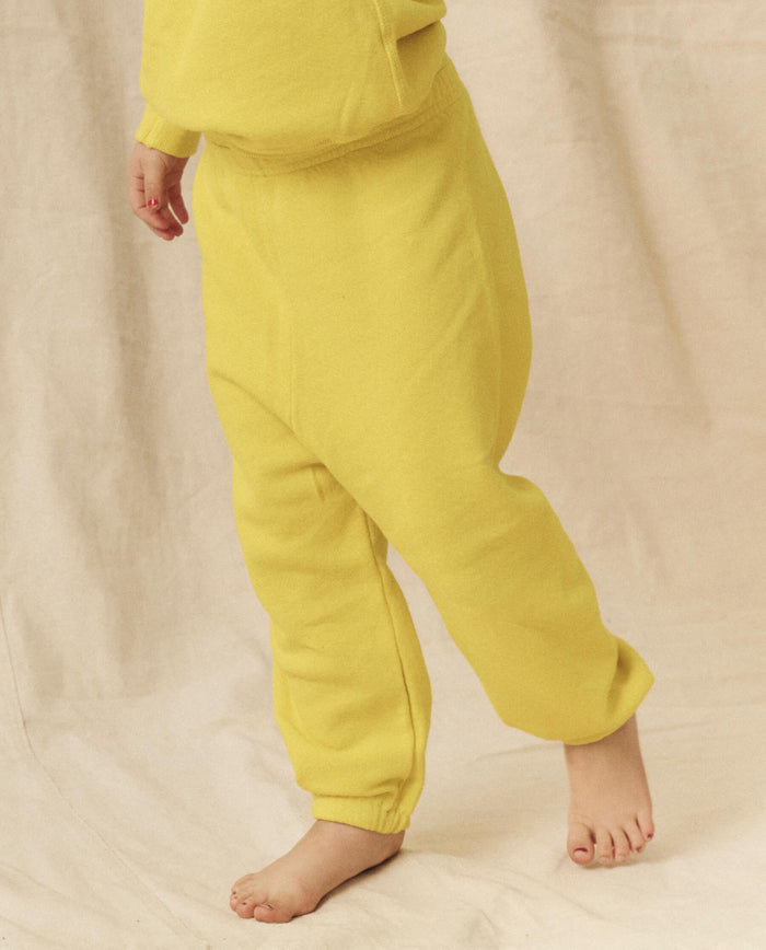 The Little Stadium Sweatpant. Solid -- Sunbeam SWEATPANTS THE GREAT. SP24 LITTLE