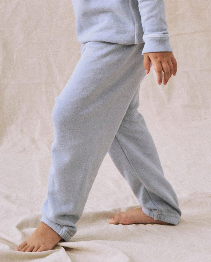 The Little Stadium Sweatpant. Solid -- Whisper Blue SWEATPANTS THE GREAT. HOL 22 LITTLE