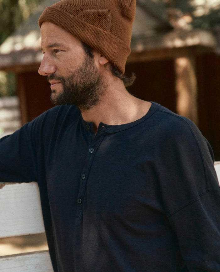 The Men's Boxy Henley. -- Almost Black TEES THE GREAT. HOL 22 MEN