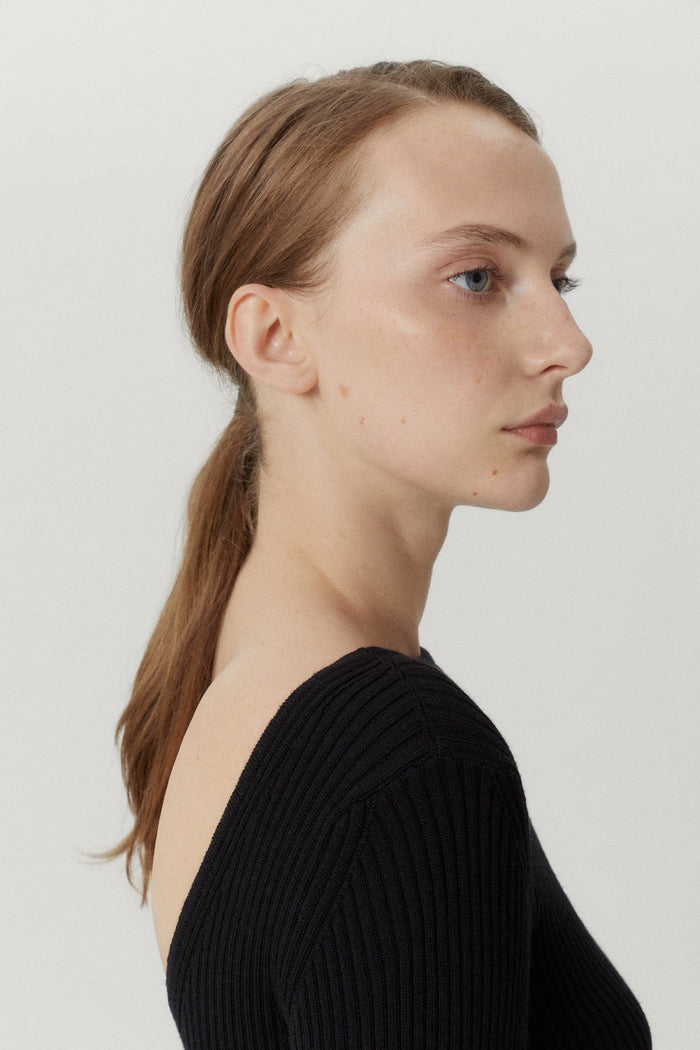 the merino wool back neckline top black