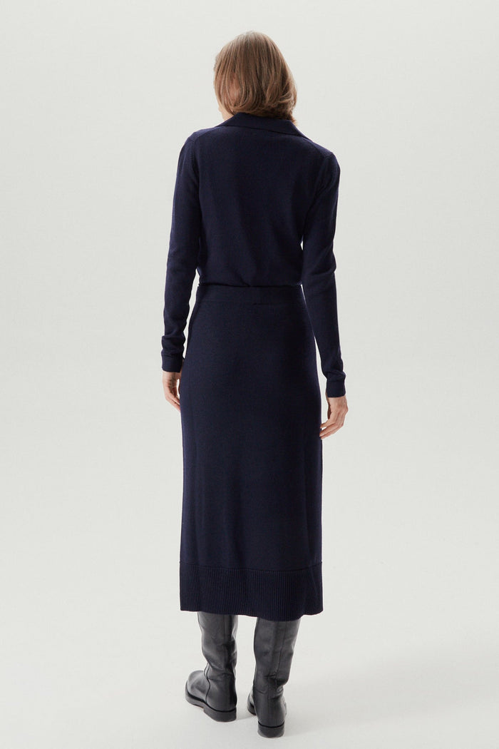 the merino wool skirt oxford blue
