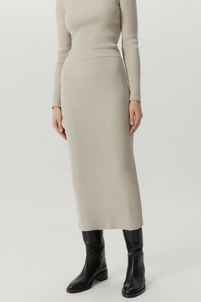 the merino wool ribbed skirt pearl
