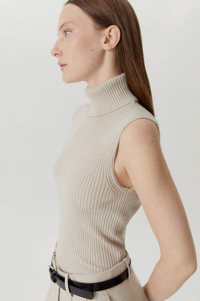 the merino wool roll neck top pearl