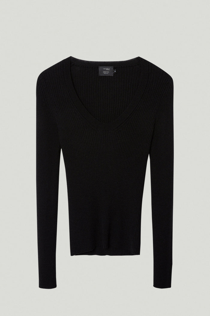 the merino wool u neck sweater black