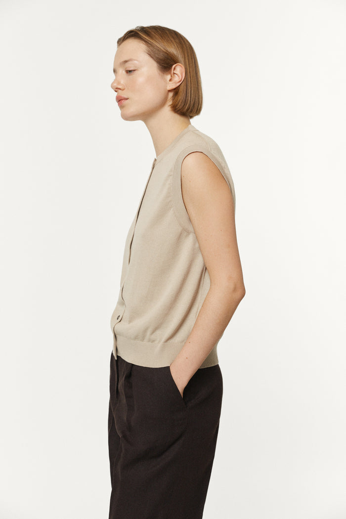 The Organic Cotton Buttoned Vest Milk White