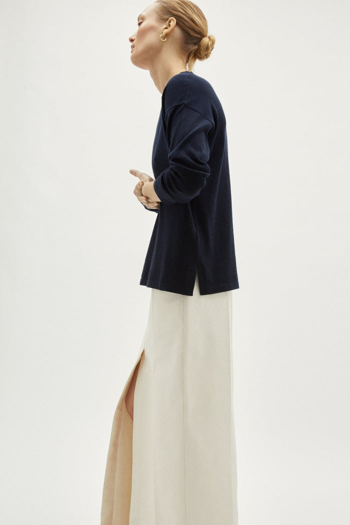 lightweight long sleeve t shirt in organic cotton deep blue