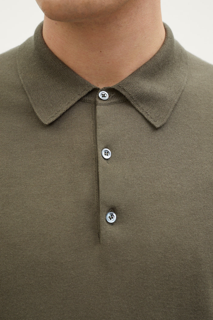 the organic cotton polo kaki green