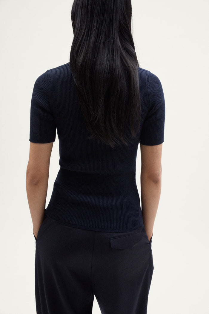 the organic cotton ribbed tee deep blue
