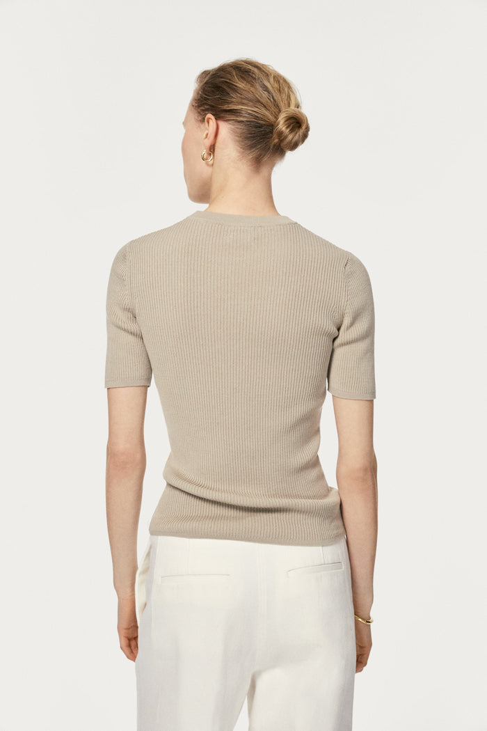 the organic cotton t-shirt wet sand