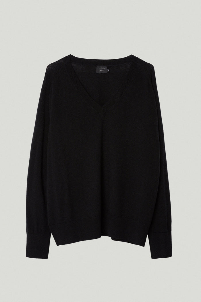 the ultrasoft wool relaxed v neck black