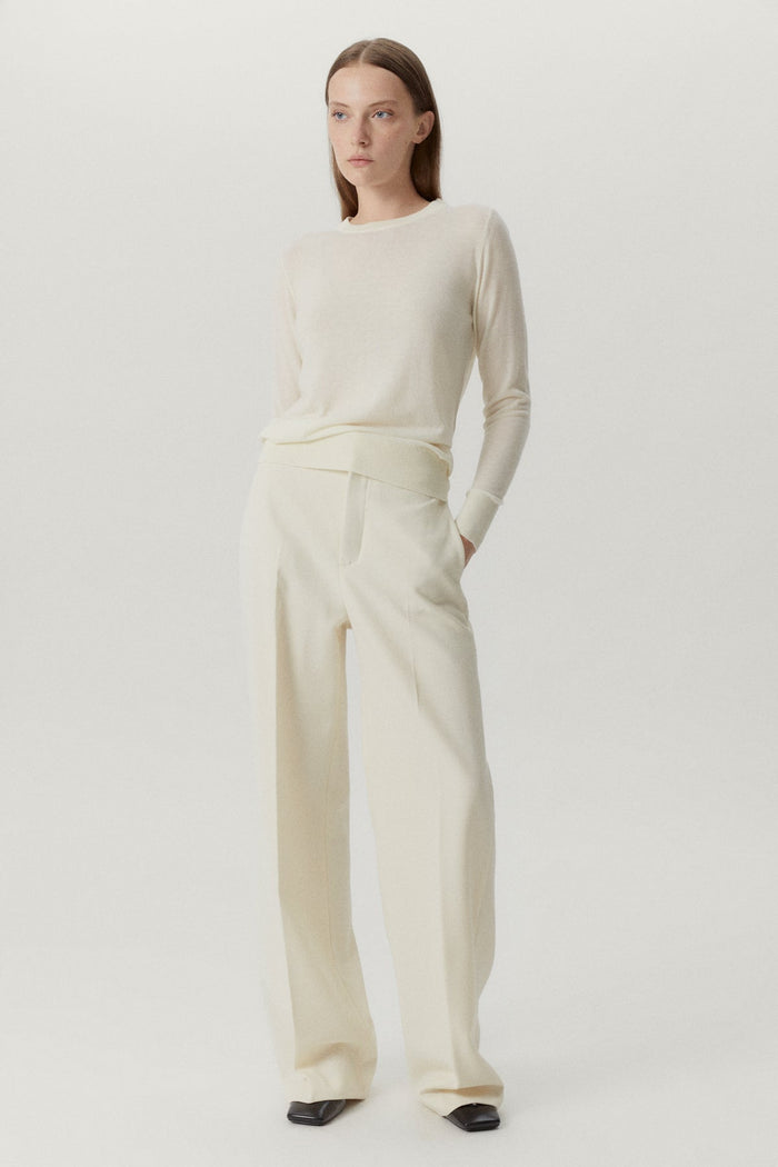 the ultrasoft wool round neck  natural white
