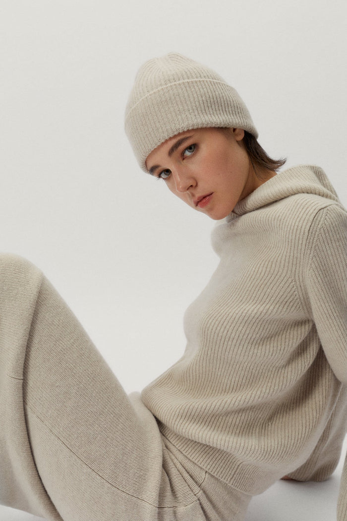 the woolen ribbed beanie ecru