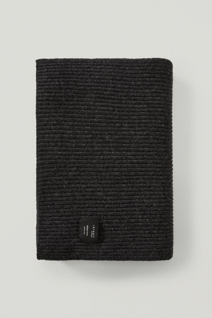 the woolen ribbed gloves ash grey