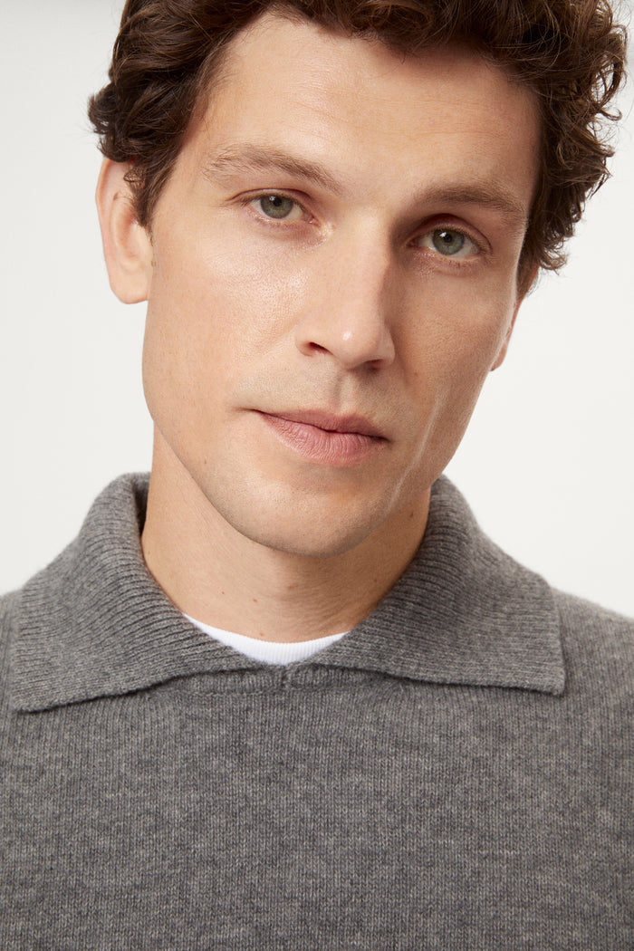 Man wearing a gray woolen  polo sweater