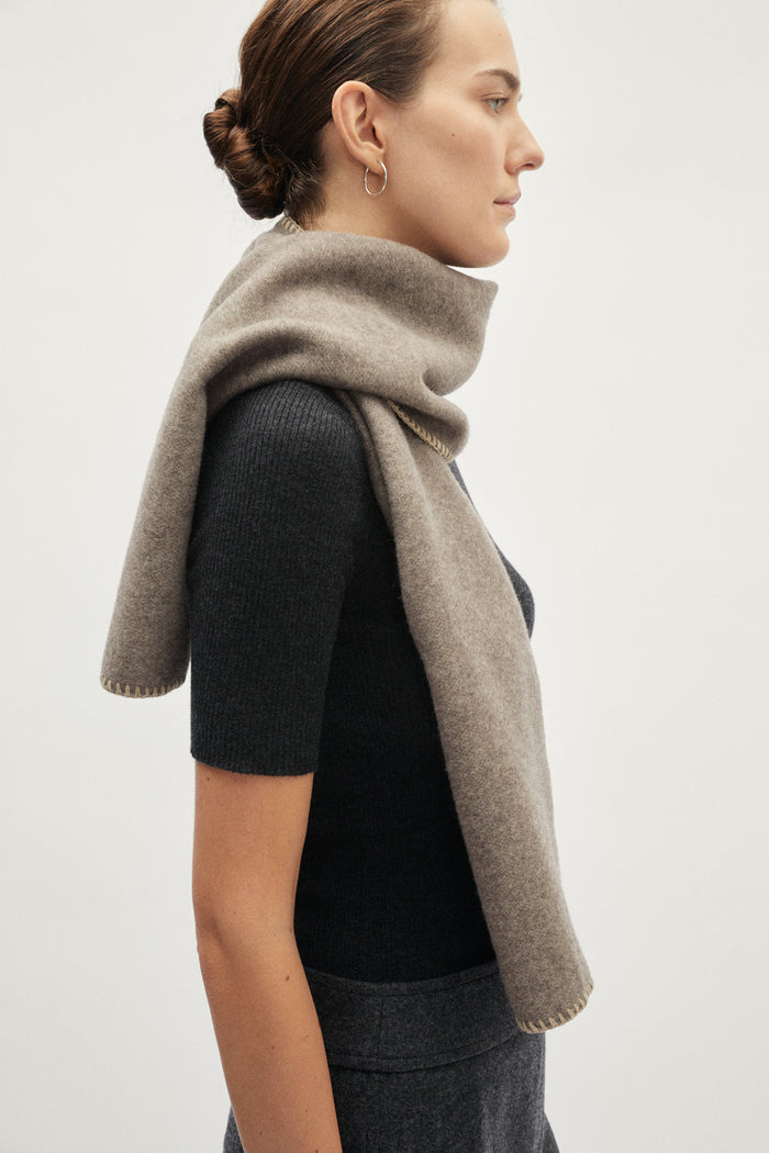 The Woolen Scarf